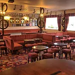 Crows Nest 4*