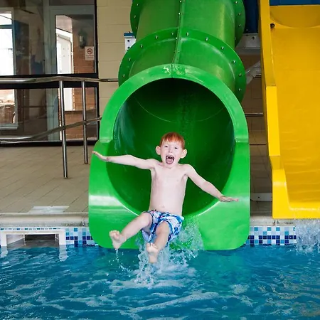 Crows Nest Caravan Park Holiday park 4*