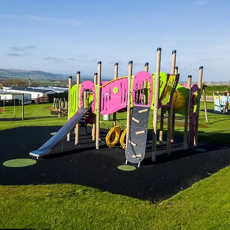 Crows Nest Caravan Park 4*
