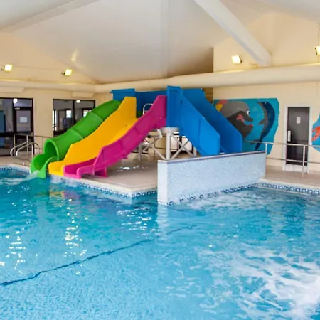 鸦巢大篷车旅店 假日公园 法利