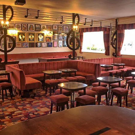 Crows Nest 4*