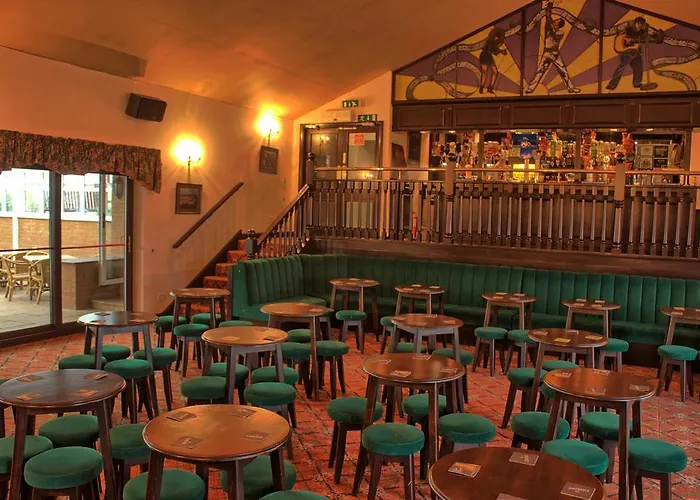 鸦巢大篷车旅店