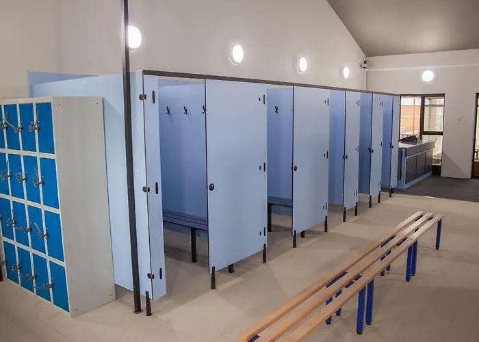 鸦巢大篷车旅店 假日公园 法利