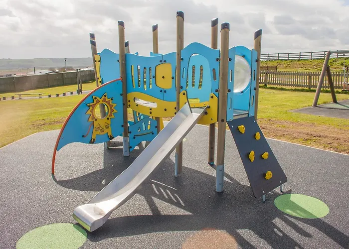 鸦巢大篷车旅店 假日公园 法利